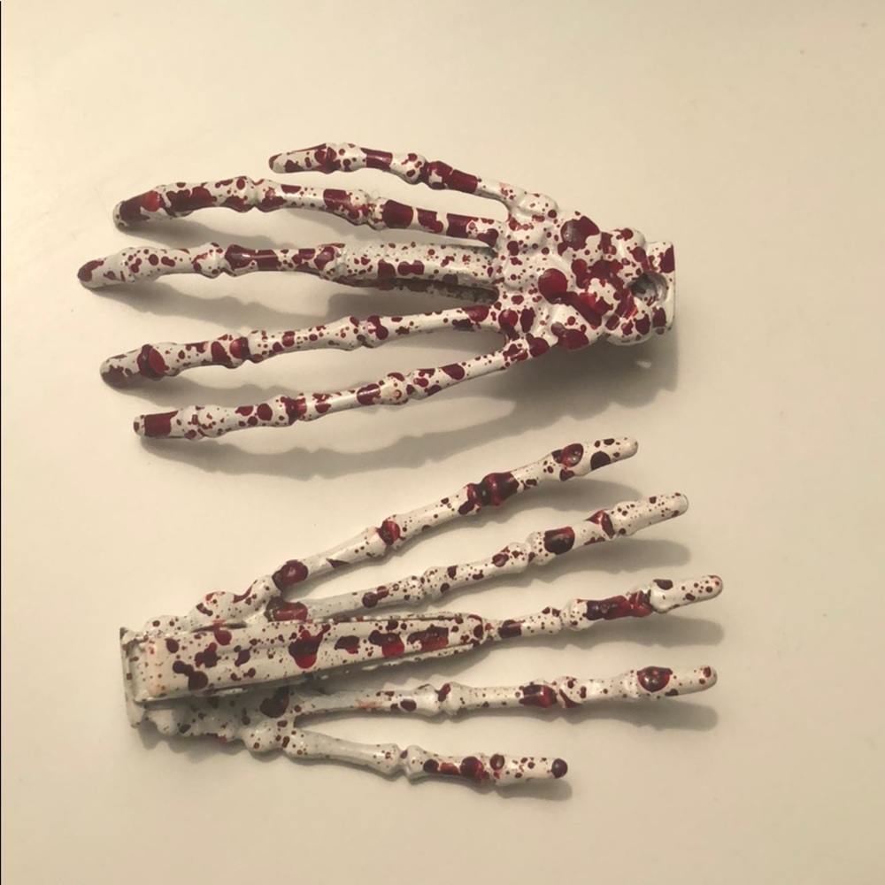 Skeleton hands hair clips